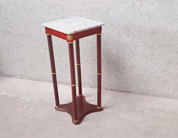 Постамент с мраморен плот