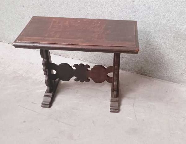 Антикварна маса