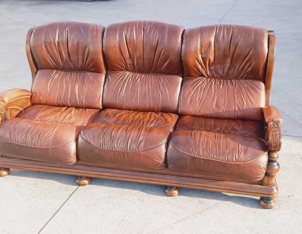 Диван с естествена кожа