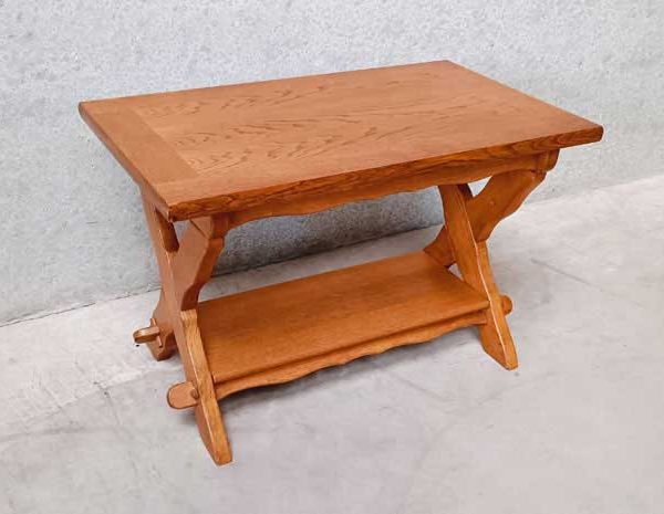 Маса с въртящ се плот