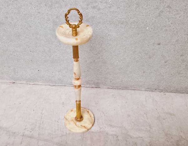 Стилен пепелник