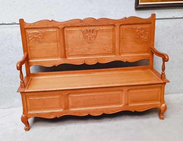 Резбована пейка