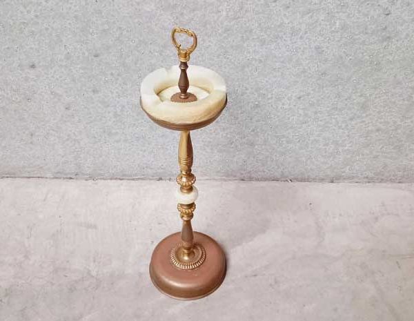 Изящен пепелник