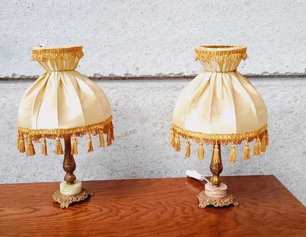 Лампи с месингови основи