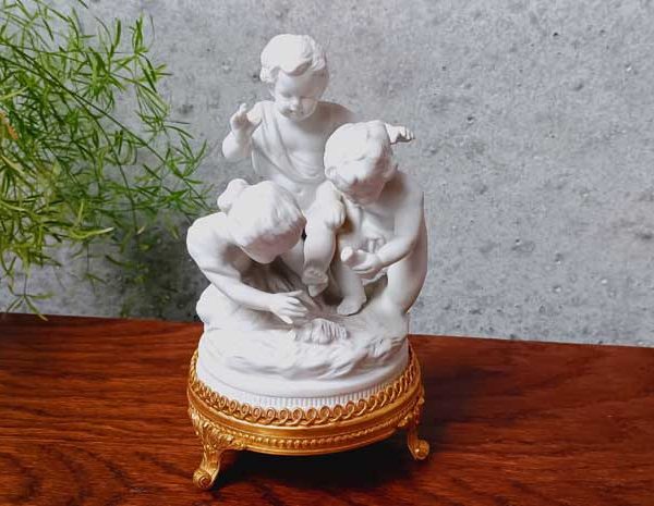 Порцеланова фигура